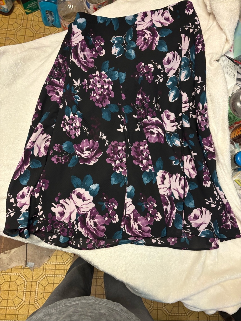 Jaclyn Smith black flowered skirt
